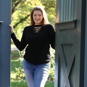 Meet your Posher, Caitlin